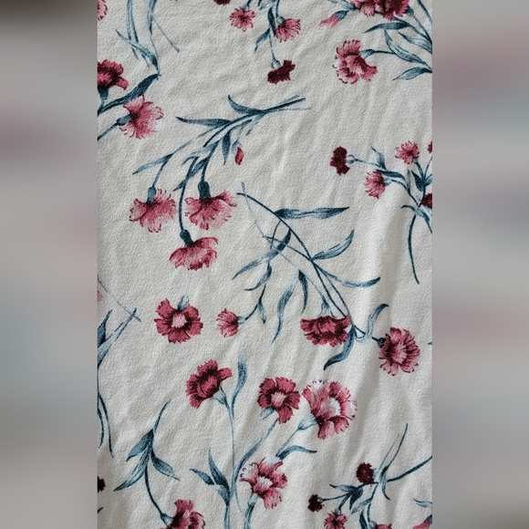 American Eagle Peek-a-Boo Short Sleeved Floral Blouse Size Large - Picture 4 of 6